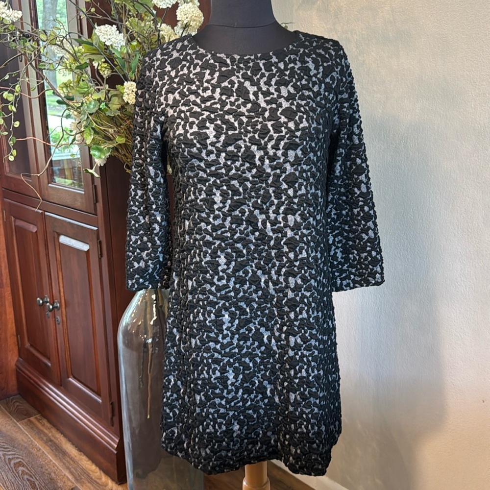 Chic Black and White Textured Midi Dress